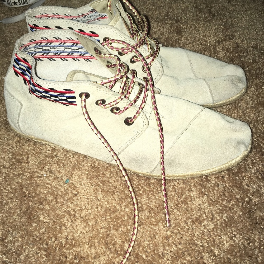 Toms